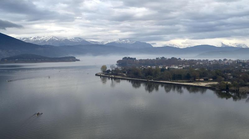 The Lake Hotel Ioannina Exterior photo View of the town