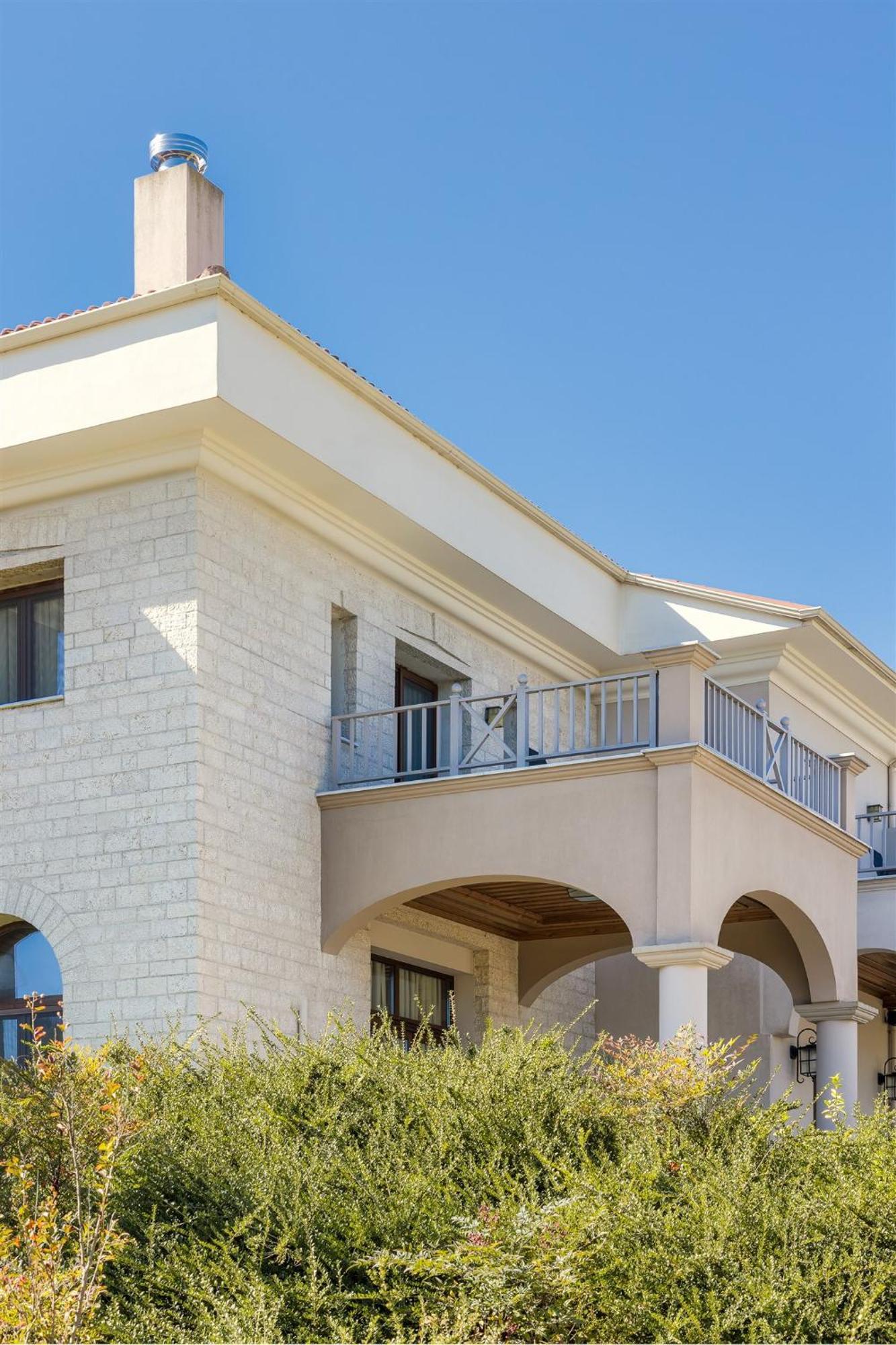 The Lake Hotel Ioannina Exterior photo A balcony